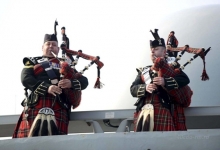 Оркестр на церемонии прибытия корабля "Эдинбург"