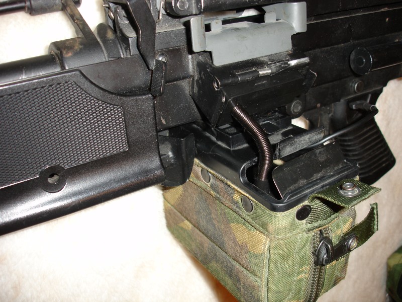 Переделанный MAG на страйкбольном пулемете A&K Переделанный MAG на страйкбольном пулемете A&K